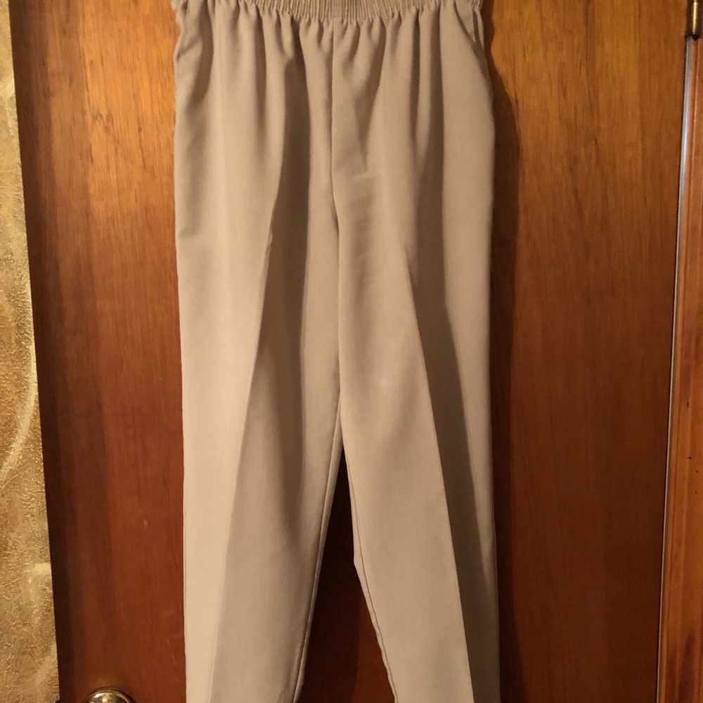 Alfred Dunner Tan Slacks Size 8